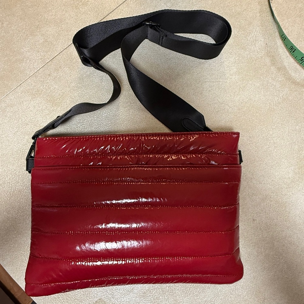 BCBGeneration Shiny Red Puffer crossbody NWOT - Picture 4 of 7
